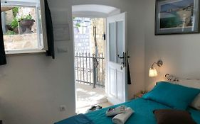 Room Lana